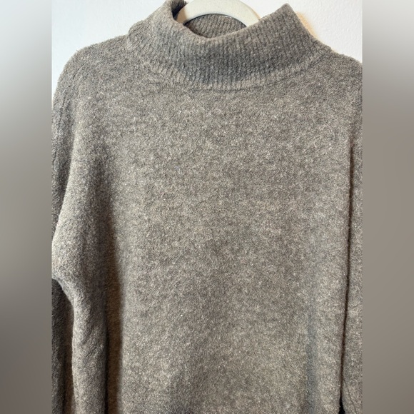 Abercrombie and Fitch Tuckable Easy Turtleneck Sweater in Taupe - Picture 2 of 5